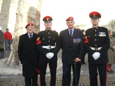 Two veterans with two Military Policemen